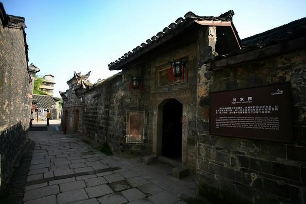西安饮食:公司是以餐饮服务与食品工业为主业的上市公司,无酒店业务,仅有少量的客房,用于餐饮的配套服务